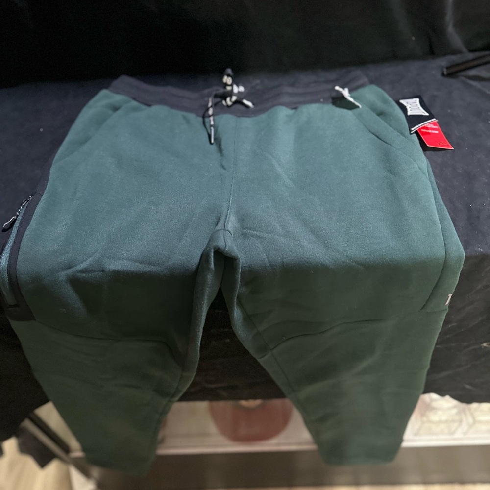 NWT Tap out men’s sweats-size L-ID #253